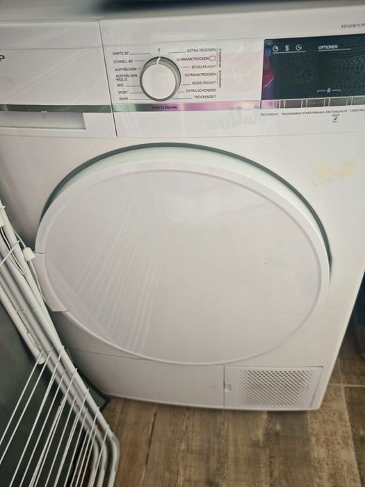 Продавам сушилня Sharp 7 кг.