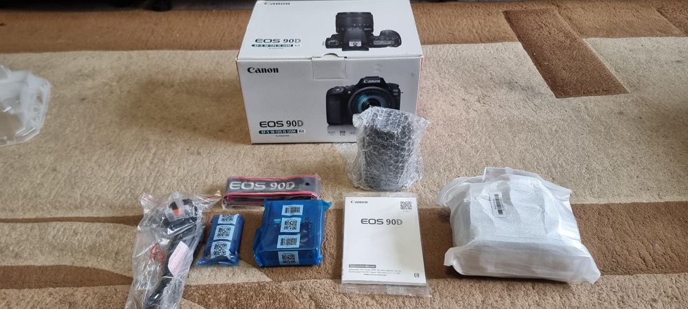 Canon Eos 90D Kit. + Obiectiv EF-S 18-135 IS Usm Stare Excelență