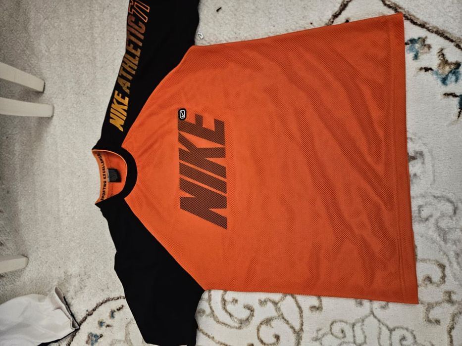 Продам оригинальные футболки Nike