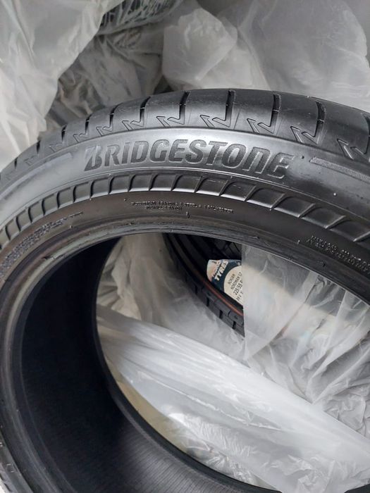Шина Bridgestone 235/50/20