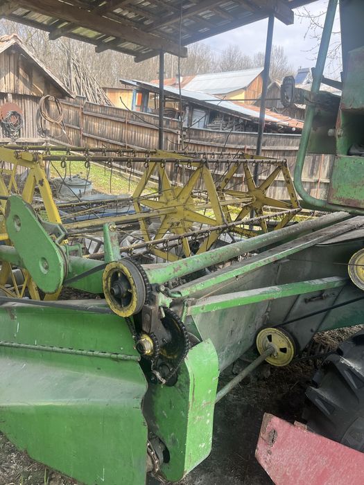 John  DEERE  in stare de functionare buna