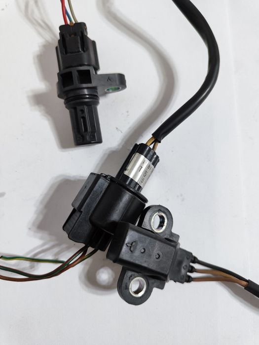 Датчик коленвала и распредвала Паджеро 4