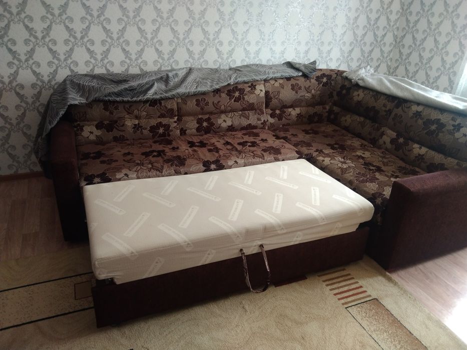 Мягка мебель в хорошим состояние