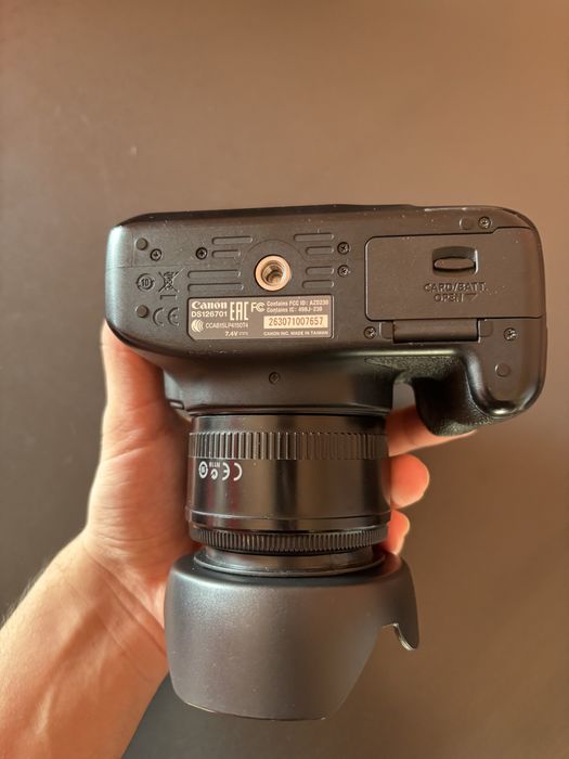 Canon EOS 4000D putin folosit