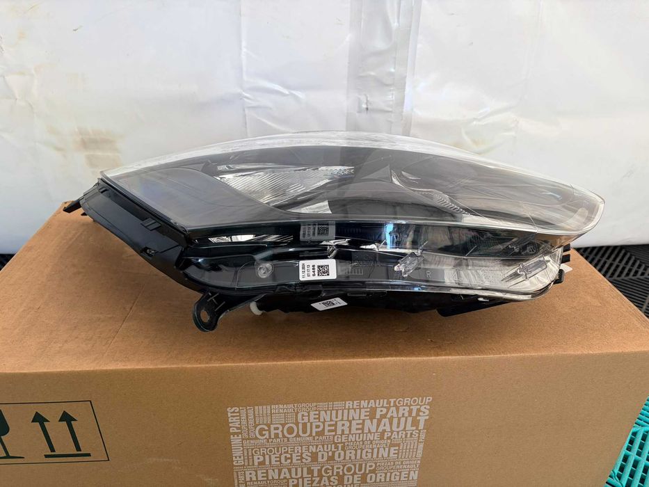 Far dreapta fata Renault Clio 4 2012-2016 nou original Renault