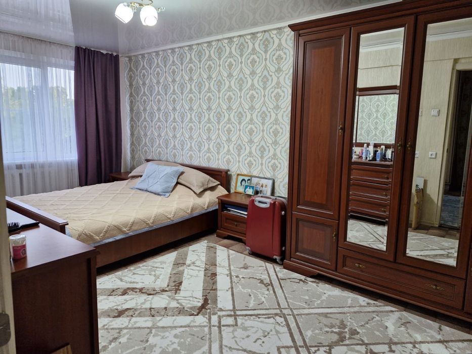 Продается спальный гарнитур