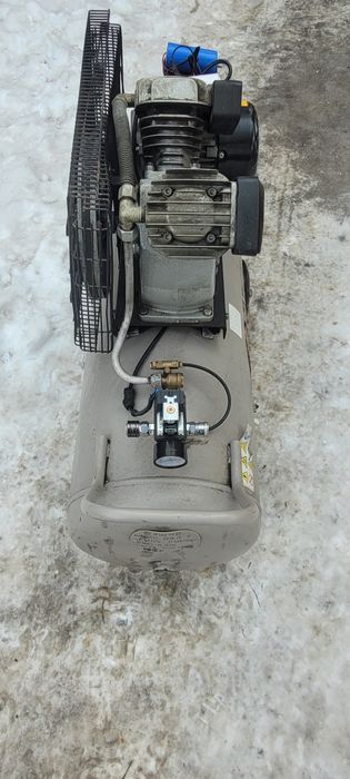 Продам воздушный компрессор.  В идеале .