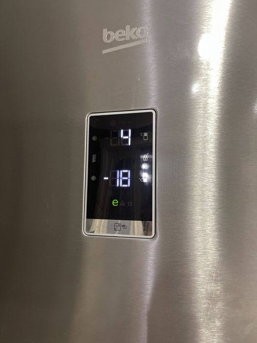 Продам классный холодильник