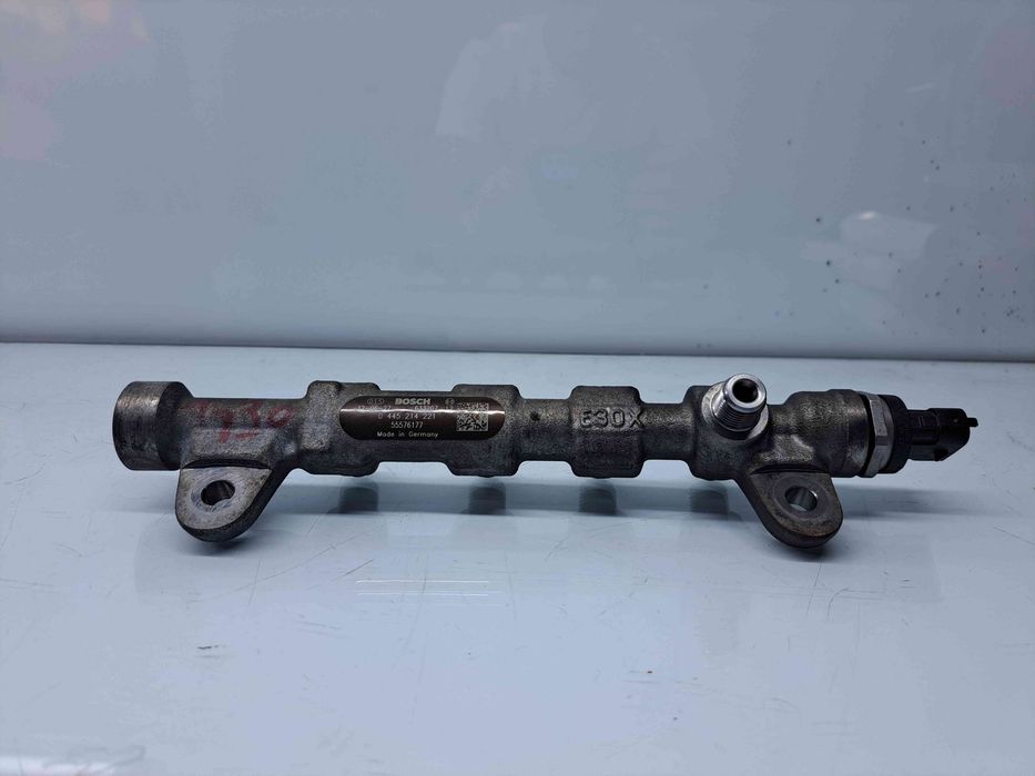 Rampa injectoare Opel Zafira C (E75) Combi [Fabr 2011-2017] 55576177 2