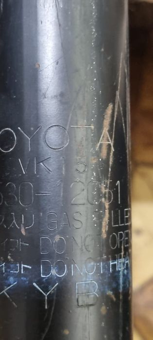 Продам задний амортизатор КОРОЛЛА