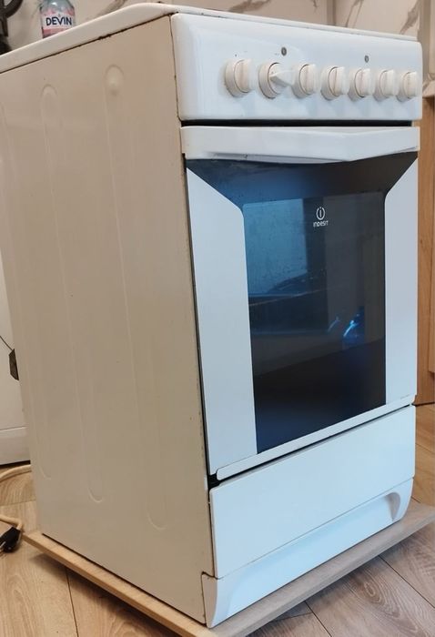 Печка Indesit в страхотно състояние