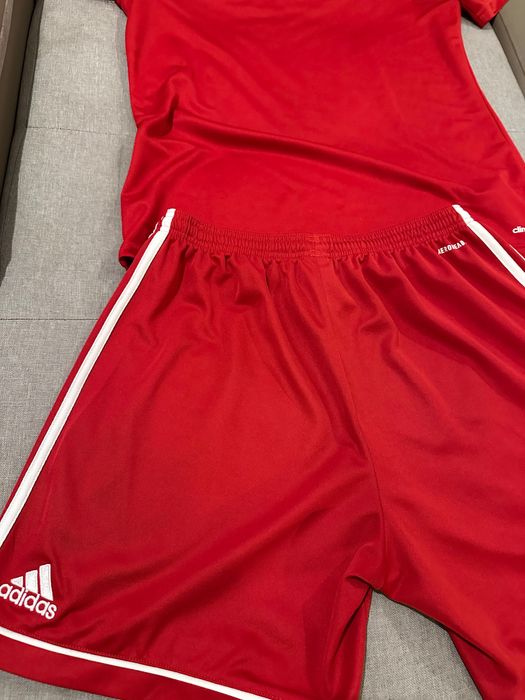Спортен комплект – шорти и тениска. Футболен екип