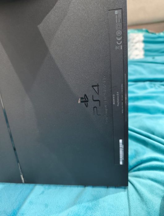 Vând ps 4 825gb perfect functional