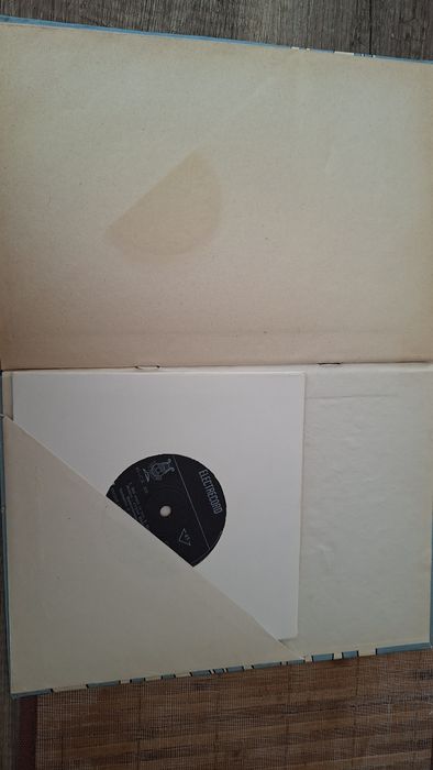 Carte de muzica cu disc vinil