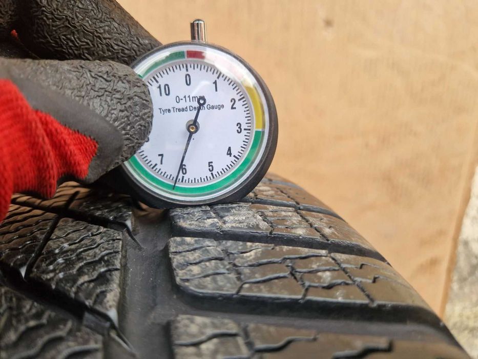 4 броя Pirelli R18 245/40
Зимни гуми 
DOT2922