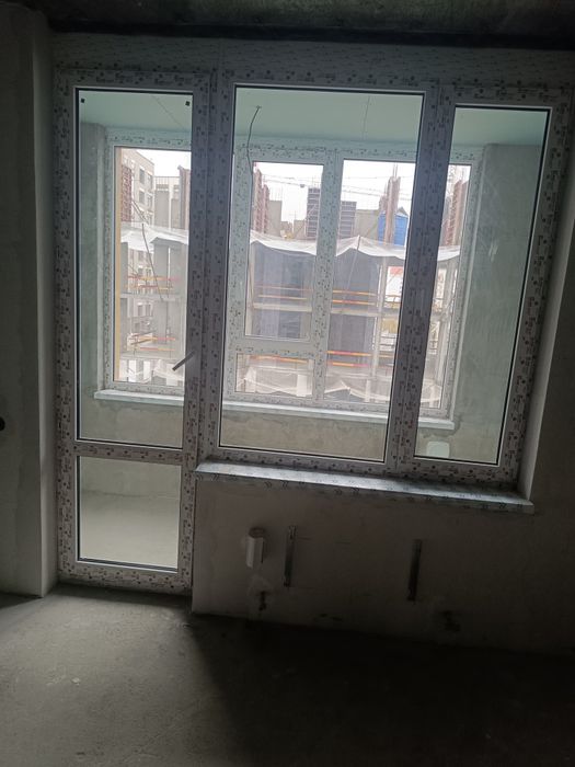 Продается пластиковое окно с дверью