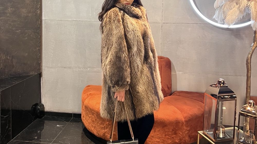 Бежово космато палто естествен косъм