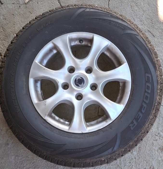 Vând 4 genti de aluminiu echipate cu cauciucurile de iarna 225 75 R16