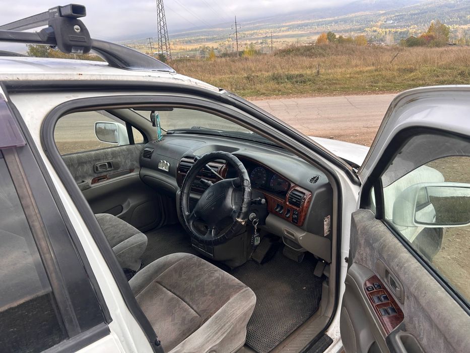 Nissan R’nessa 1998