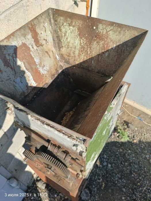 Плющелка дробилка