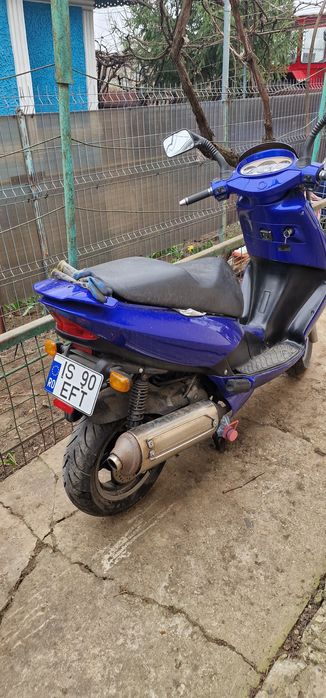 Vând Scuter aprilia leonardo 125cmc