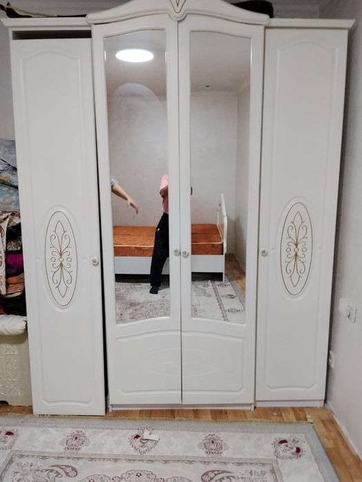 Шифоньер и кровать