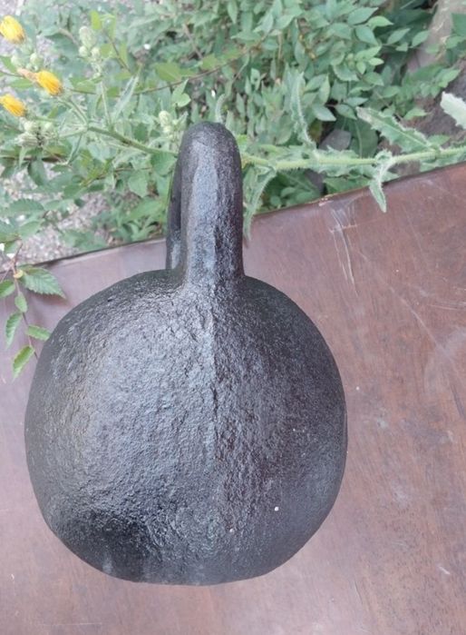 Гиря 24кг. Маленькая литая.