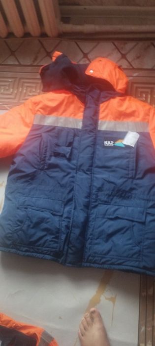 Продам спецодежу новая с зимней курткой