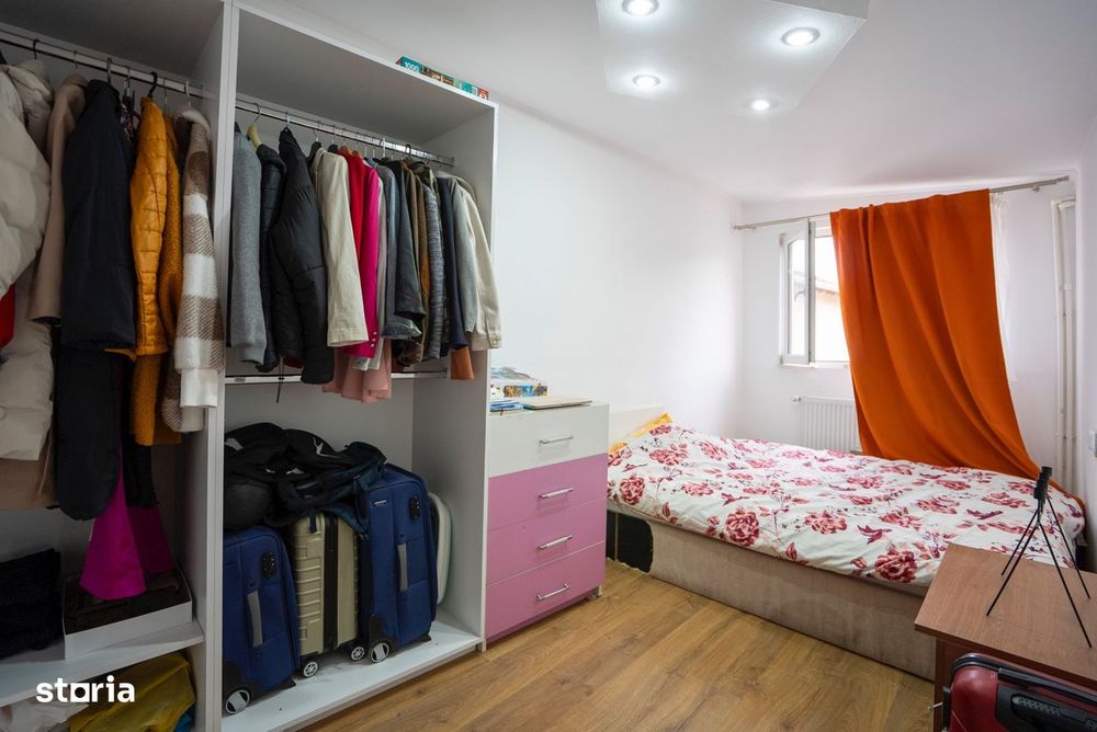 Casa 5 camere in Rogerius, la bulevard, cu acces auto