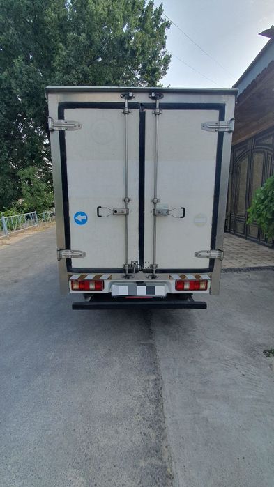 Gonowga  продаётся своя машина китайская год 2014 в хорошем состоянии