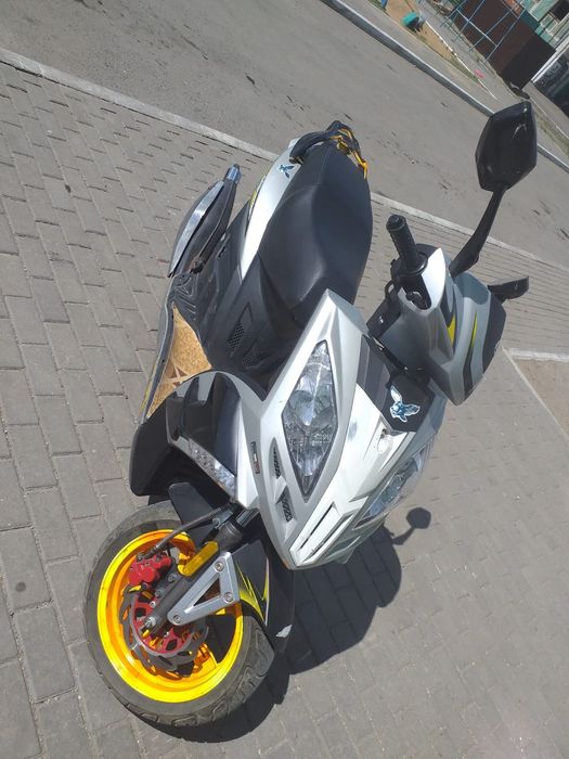 Продам скутор 150 кубиков 150.000