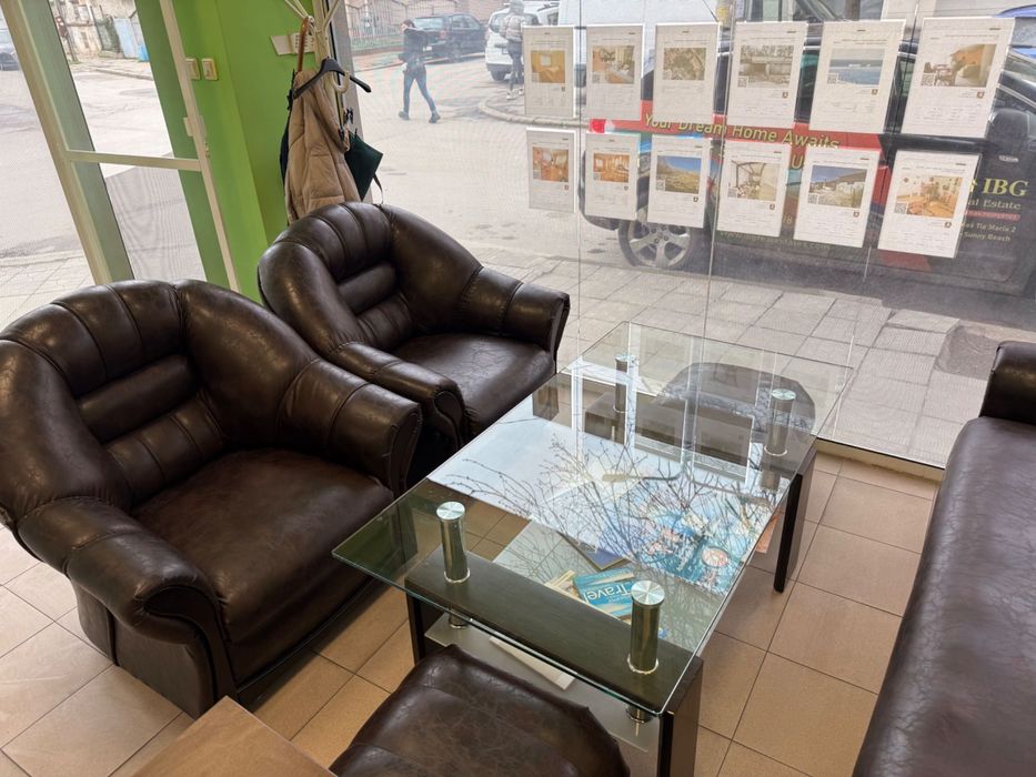 Комплект троен диван, 2 фотьойла, 2 табуретки + холна маса