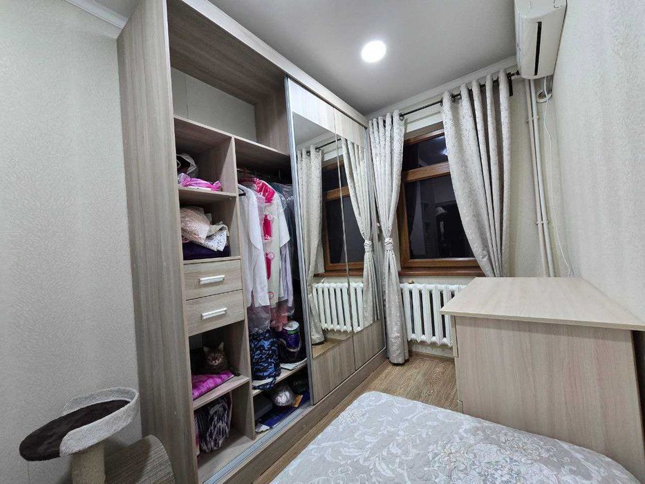 Комплект мебели - кровать, стол, шифоньер