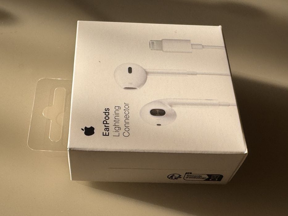 Iphone слушалки с Lightnening Connector