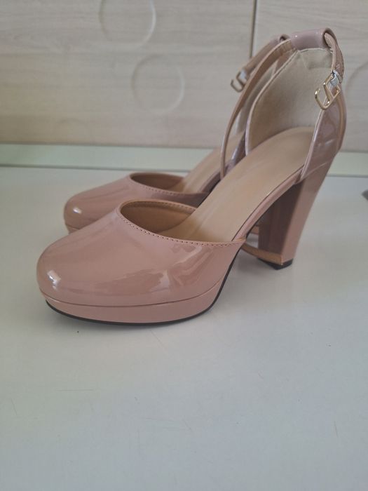 Pantofi nude masura 35