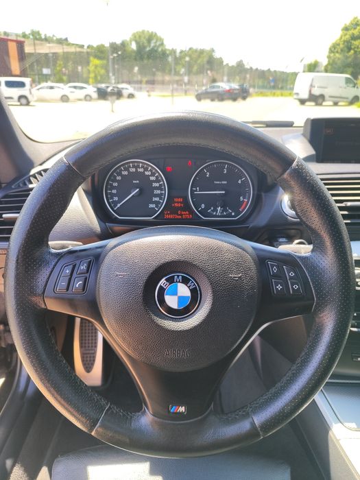 Vand BMW Seria 1 E87 Facelift, an fabricatie 2008, motorizare 2.0 Diesel BiTurbo de 204 CP, cutie manuala 6 trepte si tractiune spate.