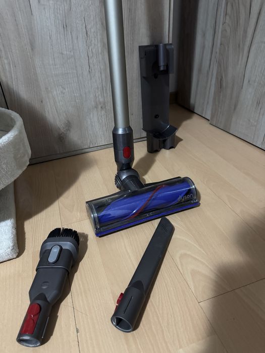 Dyson V8 - folosit de 3 ori
