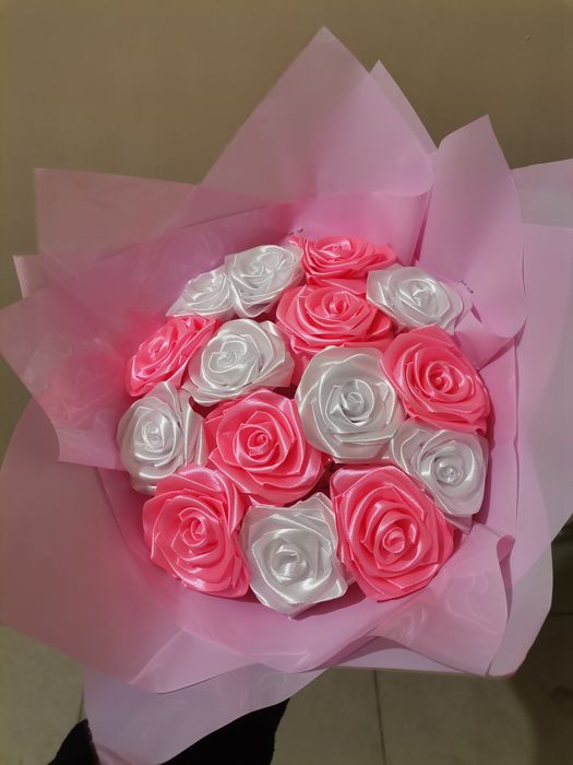 Сатенени рози букет