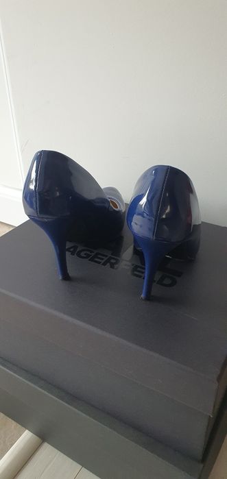 Pantofi bleumarin luciosi