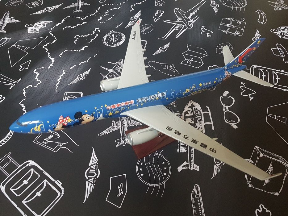 Модель самолета Airbus A330-300 Disney