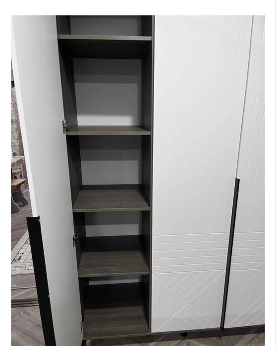 Распашной шкаф новый