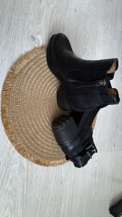 Bocanci damă CAT din piele – negri