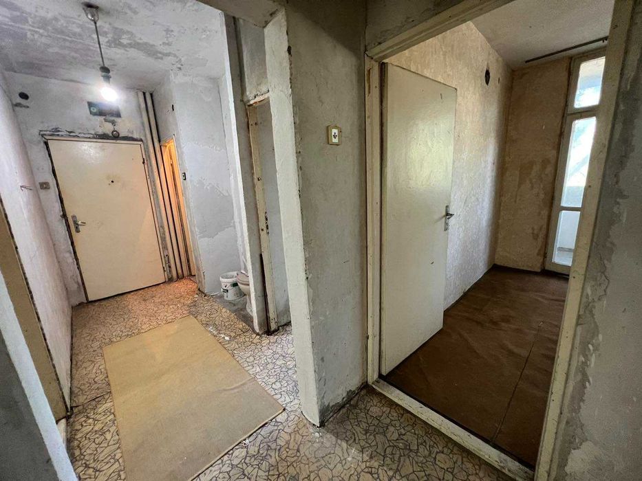 Продава се Тристаен апартамент в Търговище, Център - 90 кв.м за 901 €/кв.м - Снимка #3