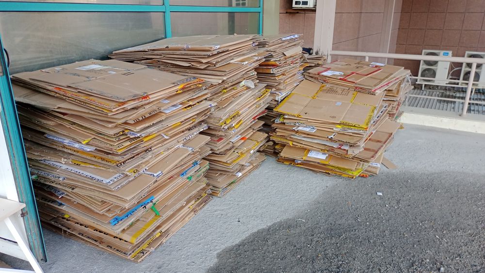 Продам Макулатуру коробки для черного потолка крыши кучу за 10 тыс тен