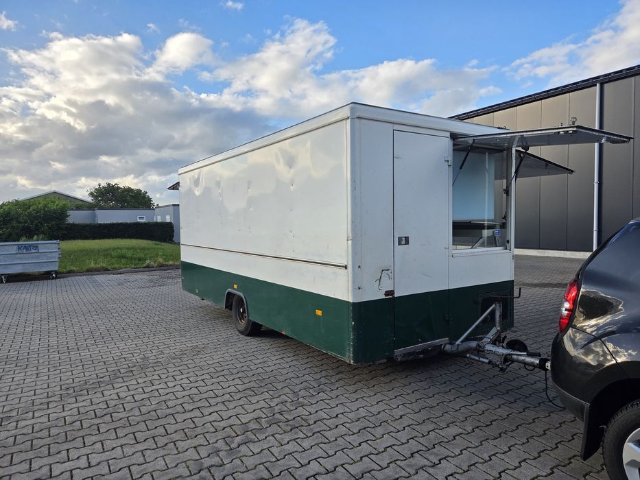 Foodtruck. Foodtrailer. Rulota. frigorific