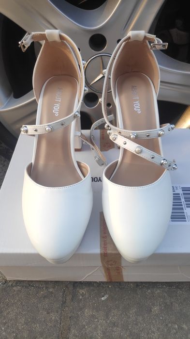 Продавам - НОВИ официални дамски обувки, номер 39