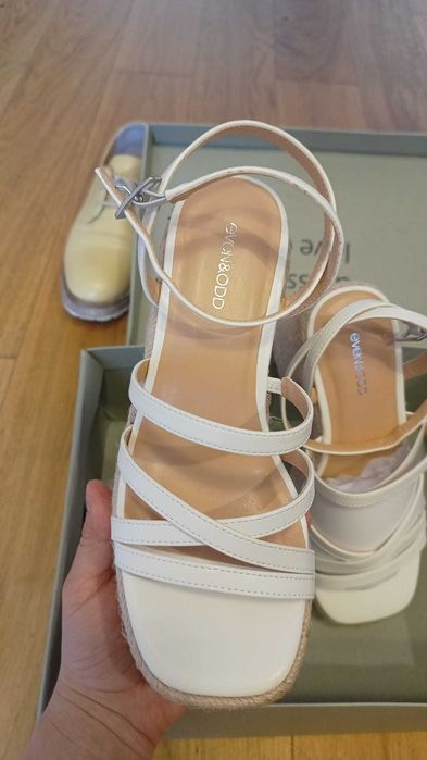 Sandale albe cu platformă noi-nouțe din piele