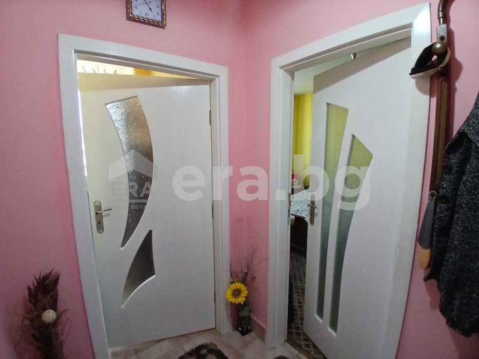 Дава се под наем Двустаен апартамент в Ямбол, Васил Левски - 45 кв.м за 76804.98 € - Снимка #1