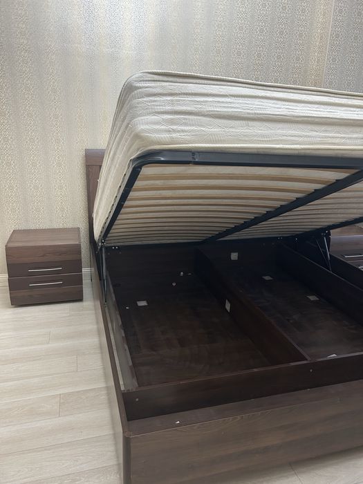 Спальный гарнитур, две тумбочки
