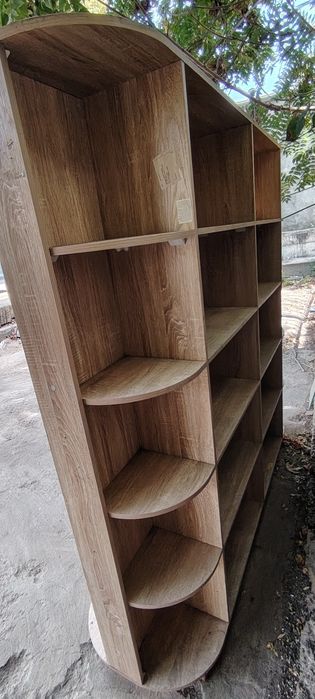 Magazin polkasi  juda yaxshi xolda